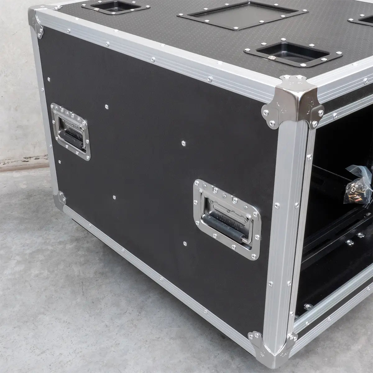 Titan AV 19" 8RU Slam Rack Road Case on Castors, Pro Series